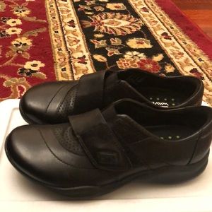 Clark’s Wave Groove Walking Women’s Shoe